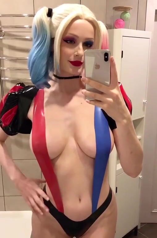 Harley and her pussy in the bathroom by Tniwe